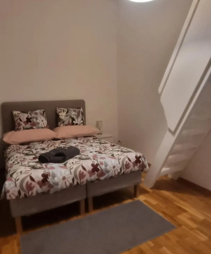 Apartment Small And Cozy Flat Vienna